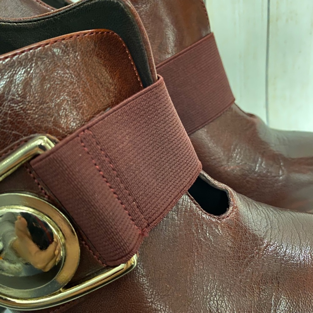 Woman’s Shoes - Picture 8 of 8